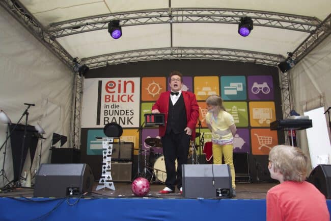 Kinderzauberer Dortmund - Sascha mit seiner Kinderzaubershow