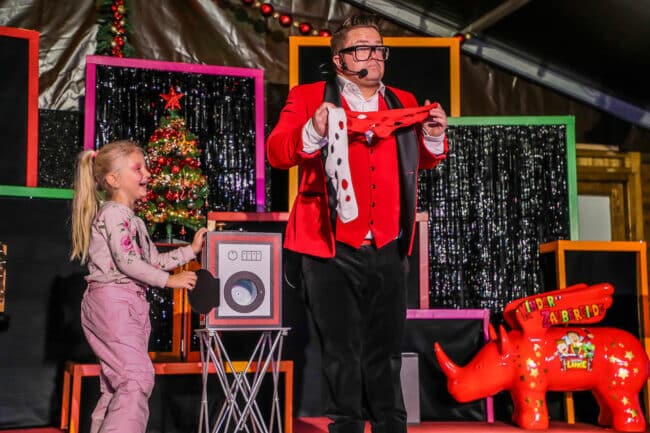Kinderzauberer Dortmund - Sascha mit seiner Kinderzaubershow