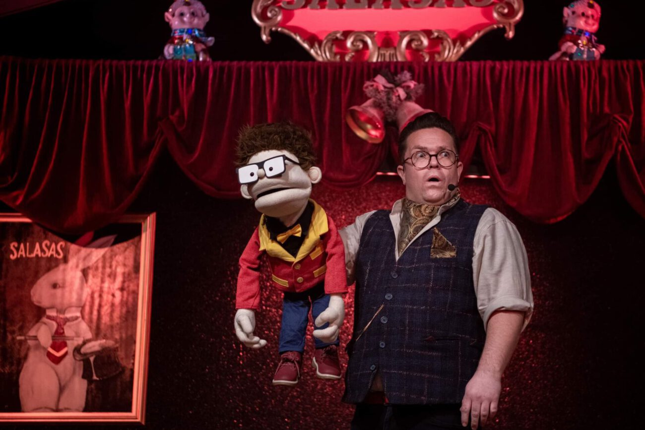 Kinderzauberer und Clown Zauberer Sascha aus Dortmund bei seiner Zaubershow auf dem Weihnachtsmarkt